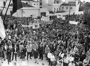 Lisbon 1974-05-08
People have gathered in Lisbon, May 08, 1974, carrying posters and flags after a socialist military coup, the so-called Carnation Revolution in Portugal.
Photo: Sven-Erik Sjoberg / D...