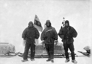 (from left) Ernest Henry Shackleton, Captain Robert Falcon Scott and Dr. Edward Adrian Wilson on the British National Antarctic Expedition (a.k.a. Discovery-Expedition), 2 November 1902