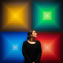 London, UK.  4 October 2022. A staff member views 'Arc Tur', 1968, by Victor Vasarely at a preview of “Einstein in the Sky with Diamonds”, a new exhibition by the late Hungarian artist Victor Vasarely...