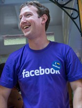 acebook CEO Mark Zuckerberg Marched With 700 Facebook Employees In San Francisco's Gay Pride Parade