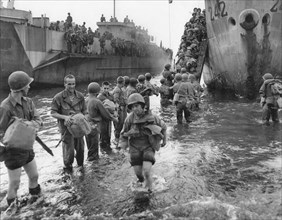 American army nurses come ashore on the Normandy beachead. France 1944