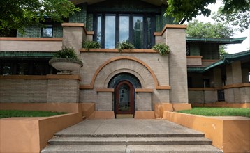 This fine example of Frank Lloyd Wright prairie style architecture was commissioned by the wealthy widow, Susan Lawrence Dana in 1902 and is a major t