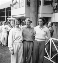 European Athletics Championships in Brussels; Fanny Blankers-Koen (center) flanked by Maureen Dyson-Gardner (left) and Micheline Ostermeyer (right) Date: 27 August 1950 Location: Brussels Keywords: at...