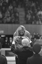 Winter Olympics in Grenoble. Honour of Carry Geijssen, winner of the gold medal in skating for women over 1000 meters. Date: 11 February 1968 Location: Grenoble Keywords: skating, sport Person name: G...