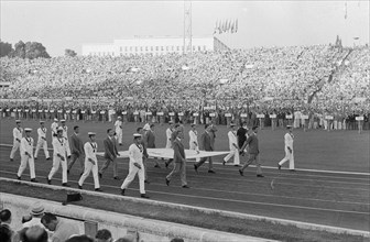 Olympic Games at Rome. Opening.Bringing in the Olympic flag, August 25, 1960, pigeons, openings, The Netherlands, 20th century press agency photo, news to remember, documentary, historic photography 1...