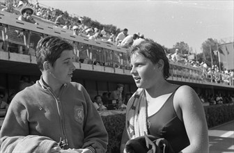 Olympic Games in Rome, swimmer Erica Terpstra (l) talking to Ilse Konrads (Australia), August 28 1960, sports, swimming, The Netherlands, 20th century press agency photo, news to remember, documentary...