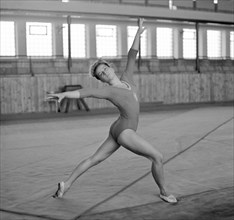 Vera Caslavska, gymnast, gymnastics, practicing, Obit