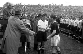 (FILE) - Hungarian team captain Fernenc Puskas (R) congratulates German team captain Fritz Walter (C) after the World Cup 1954 finals in Bern, Switzerland, 04 July 1954. Soccer legend Puskas died on F...