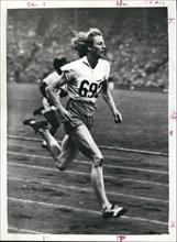 May 05, 1948 - Woman track and field: London England Olympic: First round of the women's 200metres event. Photo shows Fanny Blankers-Koen (Holland) nearest winning Heat 1 of the women's 200 metres, at...