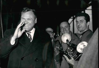Apr. 04, 1953 - American Journalist Counterpart of Maurice Thorez ates commotion at Gare du Nord: John Roderick of associat