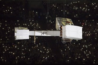 Rio de Janeiro, RJ, Brazil. 5th Aug, 2016. XXXI OLYMPIC GAME OPENING CEREMONY: Performers participate in the opening ceremony at Maracana Stadium during the 2016 Rio Summer Olympics games. Credit:  Pa...