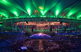 Rio de Janeiro, RJ, Brazil. 5th Aug, 2016. XXXI OLYMPIC GAME OPENING CEREMONY: The Olympic cauldron shines it light at Maracana Stadium during the 2016 Rio Summer Olympics games. Credit:  Paul Kitagak...