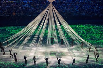 Rio de Janeiro, Brazil. 5th Aug, 2016. XXXI Olympic Game Opening Ceremony: Performers participate in the opening ceremony at Maracana Stadium during the 2016 Rio Summer Olympics games. Credit:  Paul K...