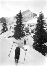 Winter Olympics 1936 - Germany, Third Reich - Olympic Winter Games, Winter Olympics 1936 in Garmisch. Skiing on the Zugspitze mountain. Impression surrounding the Olympic event. Image date February 19...