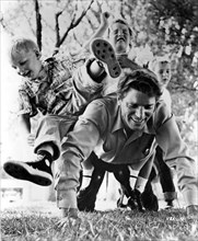 BURT LANCASTER candid with his children publicity for VERA CRUZ 1954 director ROBERT ALDRICH Hecht-Lancaster Productions / Flora Productions / United Artists