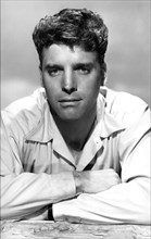 1947  : The movie actor BURT LANCASTER , pubblicity still - MOVIE - CINEMA - portrait - ritratto - collar - colletto  - sex symbol - beefcake - hunk ----  Archivio GBB