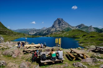 People on Ayous hut