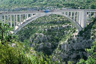 Bungee jumping from the bridge Pont de l'Artuby in the Gorges du Verdon / Verdon Gorge, Alpes-de-Haute-Provence Provence, France