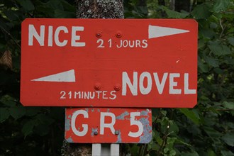 Sign on Gr5
Wegweiser auf dem GR 5 bei Novel_Frankreich