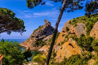 France, Provence, Bouches-du-Rhône, Riviera, La Ciotat, Calanque de Figuerolles, Rocher du Capucin