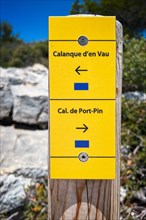 Yellow Calanques hiking signpost