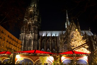 The Christmas market in Cologne is the biggest in Germany and attracts millions of visitors. It's the most beautiful during the night.