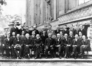 1927 Solvay Conference on Quantum Mechanics. Institut International de Physique Solvay. Back to front, from left to right, Auguste Piccard, Émile Henriot, Paul Ehrenfest, Édouard Herzen, Théophile de ...