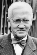 ALEXANDER FLEMING (1881-1955) Scottish biologist who discovered penicillin