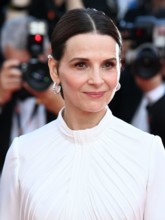 Cannes, France. 24th May, 2023. Cannes, France. May 24th, 2023. Juliette Binoche arriving at the gala screening of The Pot Au Feu, part of the 76th Cannes Film Festival, Palais des Festival. Credit: D...