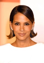 BEVERLY HILLS, CALIFORNIA - MARCH 02: Halle Berry attends the 2025 Vanity Fair Oscar Party Hosted By Radhika Jones at Wallis Annenberg Center for the