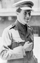 T.E.LAWRENCE (1888-1935) Thomas Edward Lawrence. British army officer, archeologist and writer about 1918