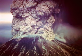 Eruption of Mt St Helens 18 May 1980, Gifford Pinchot National Forest  An optimised / enhanced version of a USDA Forest Service   photo. Credit USDA