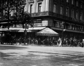 1920s CAFE DE LA PAIX IN THE GRAND HOTEL PARIS FRANCE