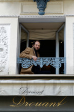Paris, France. 6th Nov, 2017. Olivier Guez winner of the Prix Renaudot for his novel 'La Disparition de Josef Mengele' (Éditions Grasset) on November 6, 2017 in Paris, France. Credit: Bernard Menigaul...