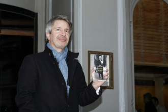 Paris, France. 6th Nov, 2017. Eric Vuillard winner of the Prix Goncourt for his novel 'L'Ordre du jour' (Éditions Actes Sud) on November 6, 2017 in Paris, France. Credit: Bernard Menigault/Alamy Live ...