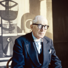 Der französische Archtiekt und Maler Le Corbusier in seinem Studio, Frankreich 1960er Jahre. French architect and painter Le Corbusier at his studio, France 1960s.