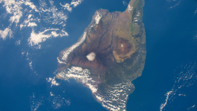 Aerial of the big island of Hawaii showing Kilauea, Mauna Loa, and Mauna Kea.