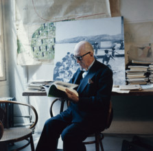 Der französische Architekt und Maler Le Corbusier in seinem Studio, Frankreich 1960er Jahre. French architect and painter Le Corbusier at his studio, France 1960s.