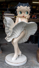 Betty Boop Marilyn Monroe statue