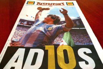 Diego Armando MARADONA (1960-2020) Italian Front Page Newspapers