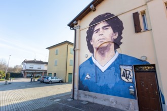 Molinella, December 14, 2020. A mural in memory of Diego Armando Maradona in Verdi Street in Molinella, Italy. Credit: Filippo Rubin / Alamy Live News