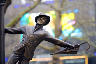 London, England, UK. 'Scenes in the Square' statue trail - Gene Kelly in 'Singing in the Rain'