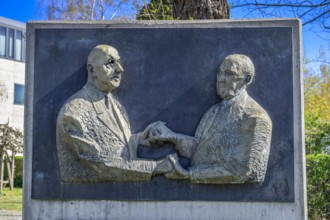 Denkmal, Charles de Gaulle Konrad Adenauer, Konrad-Adenauer-Stiftung, Tiergartenstraße, Tiergarten, Mitte, Berlin, Deutschland