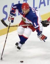 April 7, 1998 - U.S. - KRT SPORTS STORY SLUGGED: RUSSIA-HOCKEY KRT PHOTOGRAPH BY DAVID P. GILKEY/DETROIT FREE PRESS (December 13) A 2002 file photo shows Russia's Igor Larionov (8) during the bronze m...
