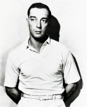 Der US-amerikanische Schauspieler Buster Keaton (1895 - 1966), lässig, ca. Ende der 1920er Jahre.