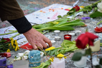 Brussels, Belgium. 24th March, 2016. People express their support and condolences to the victims of terrorist attacks of March 22 on Place de la Bourse on third day of National Mourning on March 24, 2...