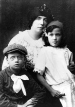 nora barnacle, wife of james joyce with children