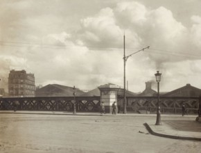 PLACE OF EUROPE Place de l'Europe (du pont de l'Europe). Paris (VIIIème arr.). Photographie d'Helios. Paris, musée Carnavalet.(Photo de  Lansiaux, Charles Joseph Antoine d'après la notice Adlib)