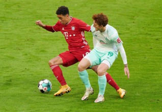 Munich, Germany. 21st Nov, 2020. Jamal MUSIALA, FCB 42 compete for the ball, tackling, duel, header, zweikampf, action, fight against Joshua SARGENT, BRE 19 at the match FC BAYERN MUENCHEN - SV WERDER...