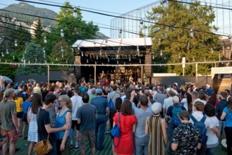 Switzerland, Vaud, Waadt, Montreux, ville, Stadt, city, Montreux Jazz Festival, personnes, Leute, people, concert, Konzert